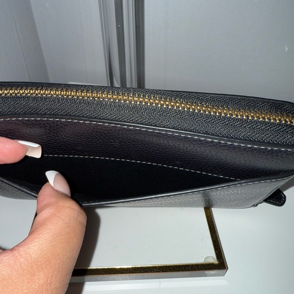 Coach Black Leather Zip Wallet - Picture 3 of 6